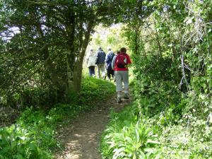 Randonneurs sur le sentier cotier